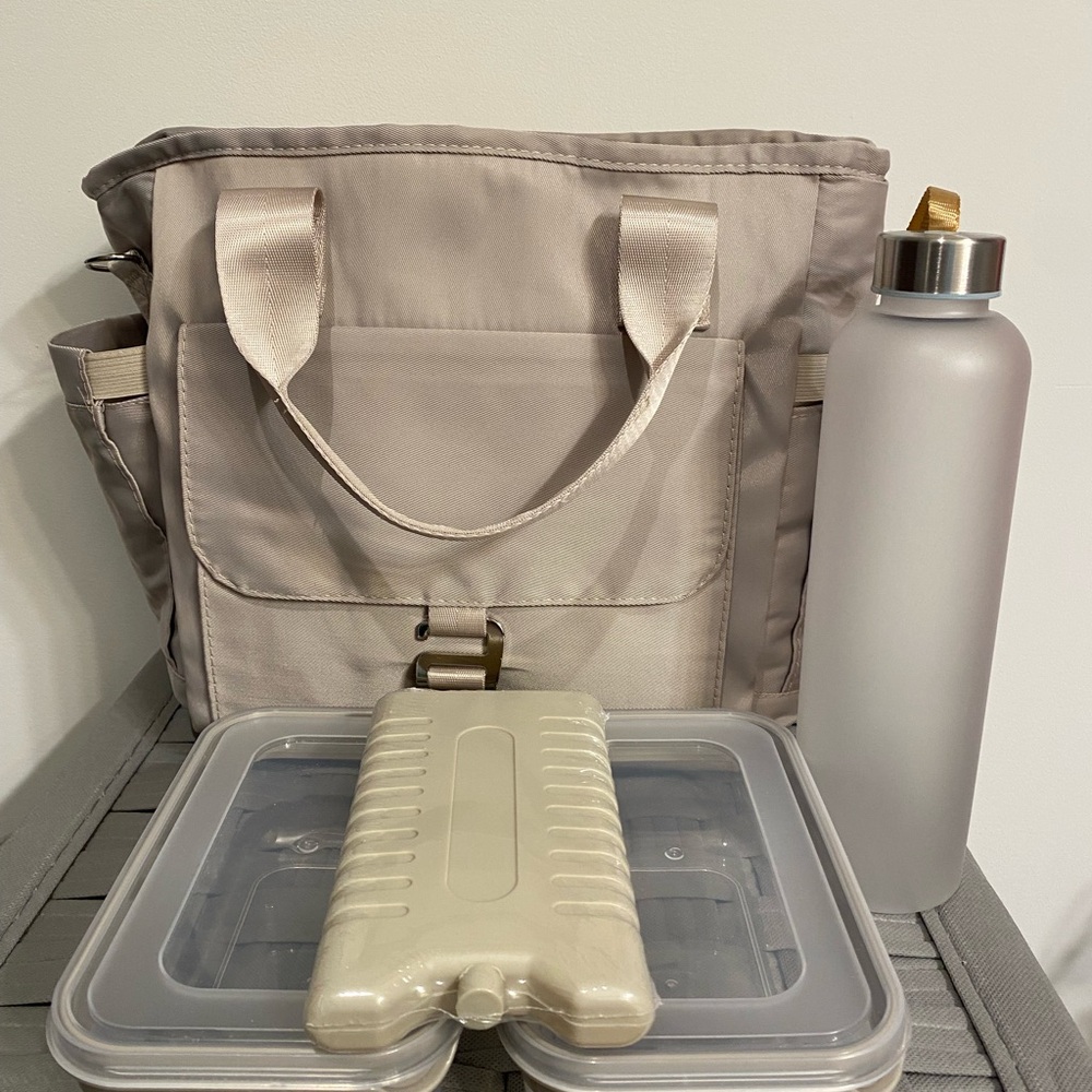 Chic Beige Insulated Tote with Bottle and Containers